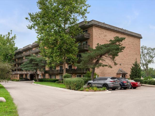 Condo for sale in Downers Grove, Illinois