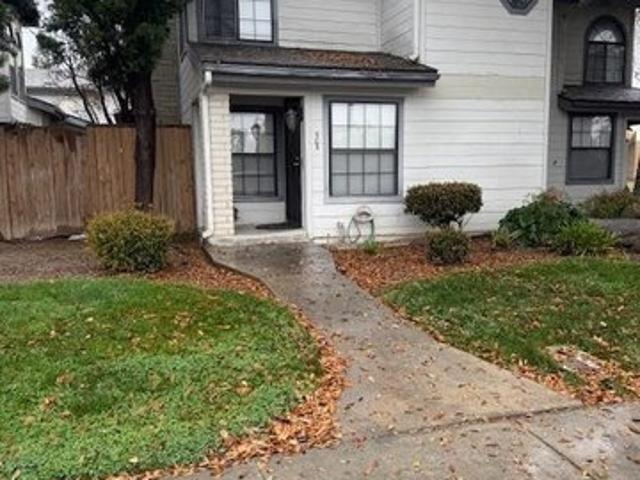 Townhouse for sale in Kerman, California