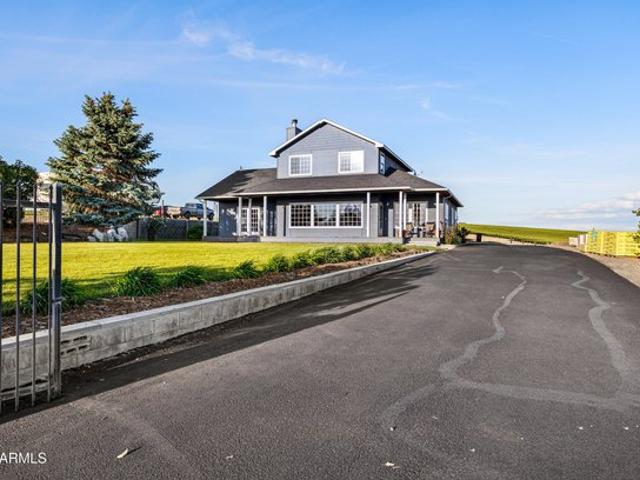 House for sale in Zillah, Washington