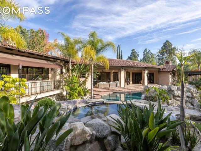 House for sale in La Canada Flintridge, California