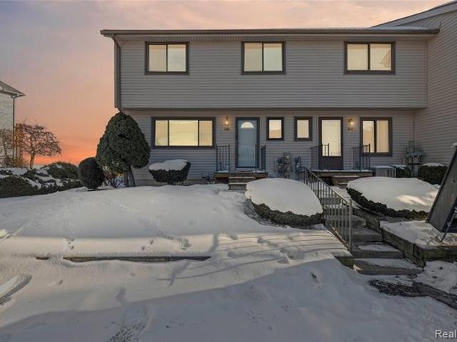 Townhouse for sale in Fair Haven, Michigan