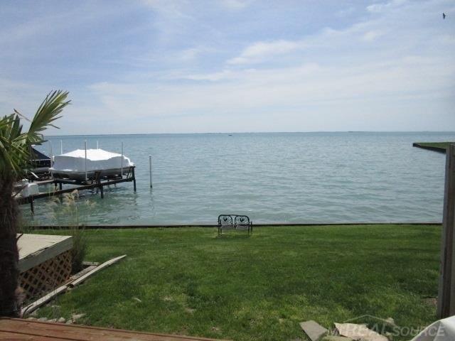 Townhouse for sale in Fair Haven, Michigan