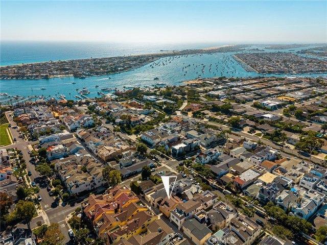 Condo for sale in Corona Del Mar, California
