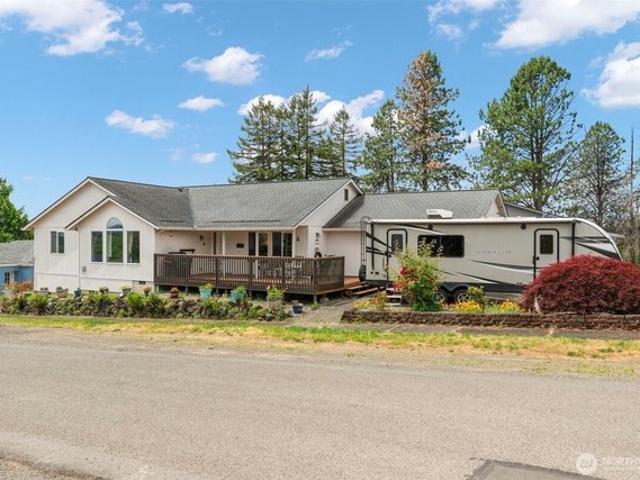 House for sale in Kelso, Washington