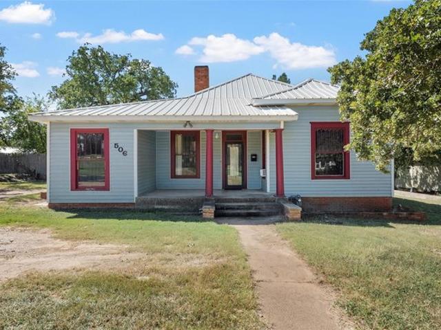House for sale in Hamilton, Texas