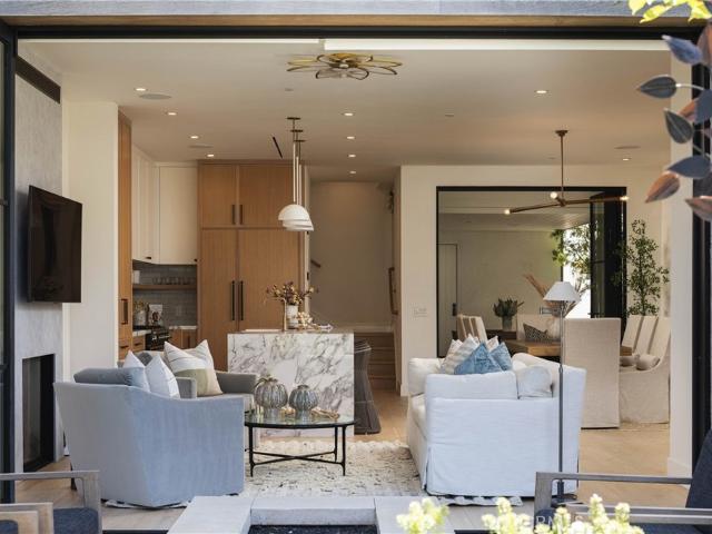 Condo for sale in Corona Del Mar, California