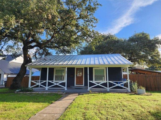 House for sale in Lockhart, Caldwell County