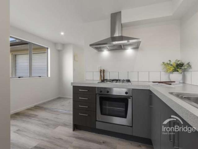 Townhouse for sale in Edgeware, Canterbury