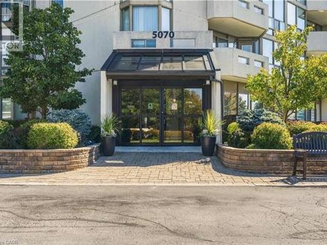 Condo for sale in Burlington, Golden Horseshoe