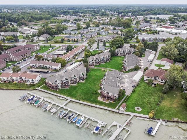 Condo for sale in Ville du Lac, New Baltimore