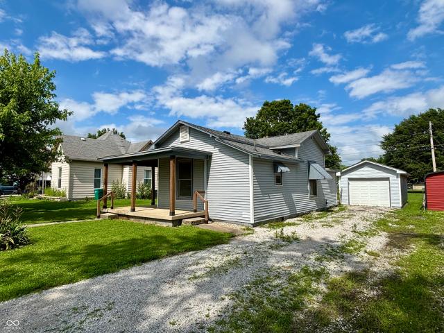 House for sale in Coatesville, Indiana