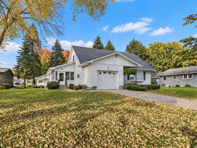 House for sale in Madelia, Watonwan County