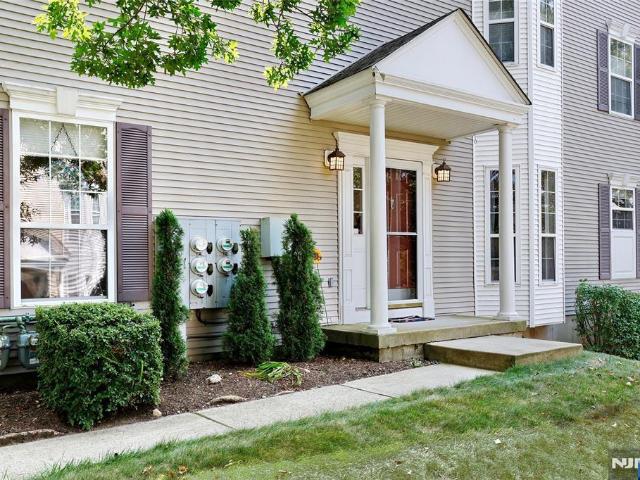 Townhouse for sale in Mahwah