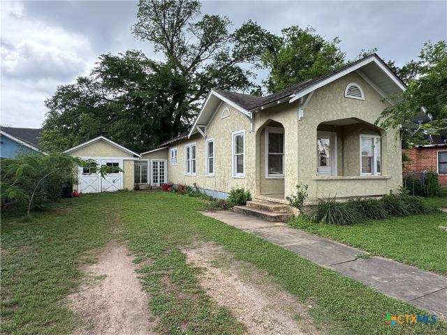 House for sale in Cuero