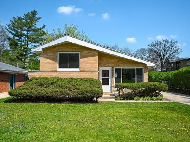 House for sale in Glen Ellyn, Illinois