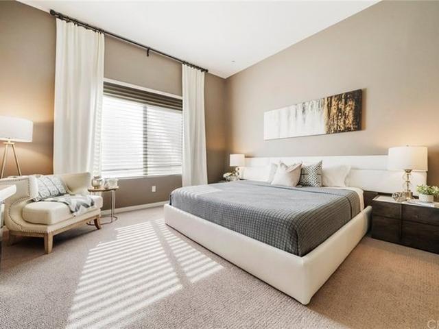 Condo for sale in Irvine Business Complex, Irvine