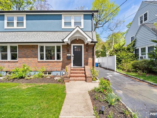 House for sale in Teaneck, New Jersey