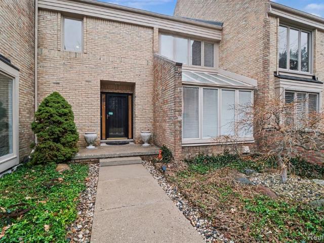 Condo for sale in West Bloomfield, Michigan