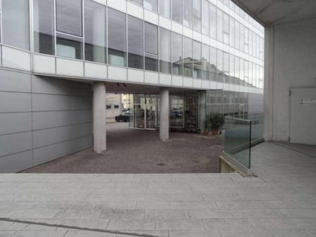 Locale Commerciale in vendita a Bergamo, Lombardia