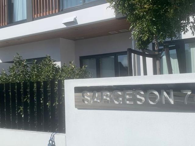 Apartment for rent in Northcote, Kaipātiki