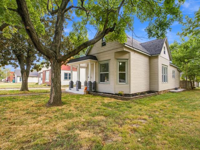 House for sale in Monett, Barry County