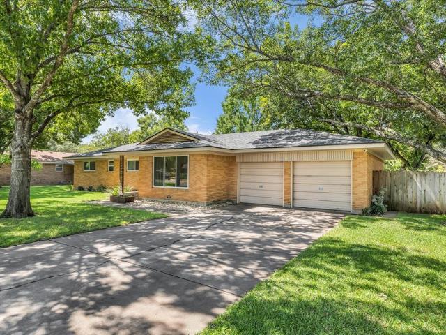 House for sale in Woodway, Texas