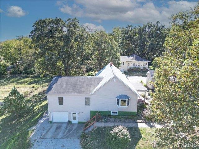 House for sale in Hillsboro, Illinois