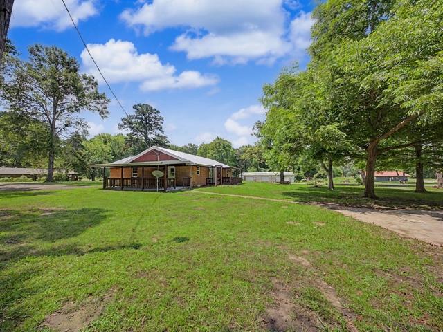 House for sale in Broaddus, Texas