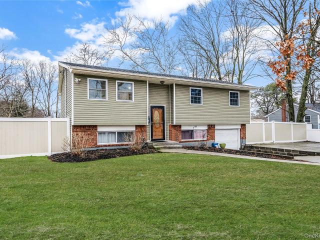 Apartment for sale in Bohemia, New York