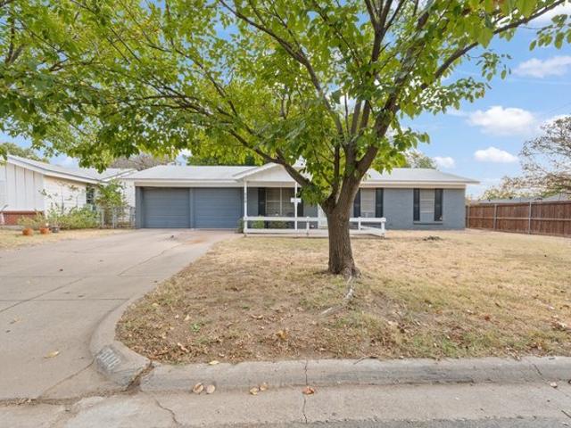 House for sale in Burleson, Johnson County