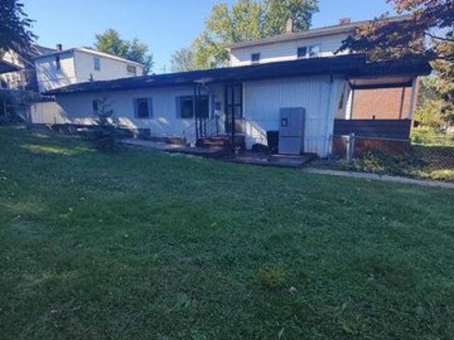 House for sale in Hinton, West Virginia