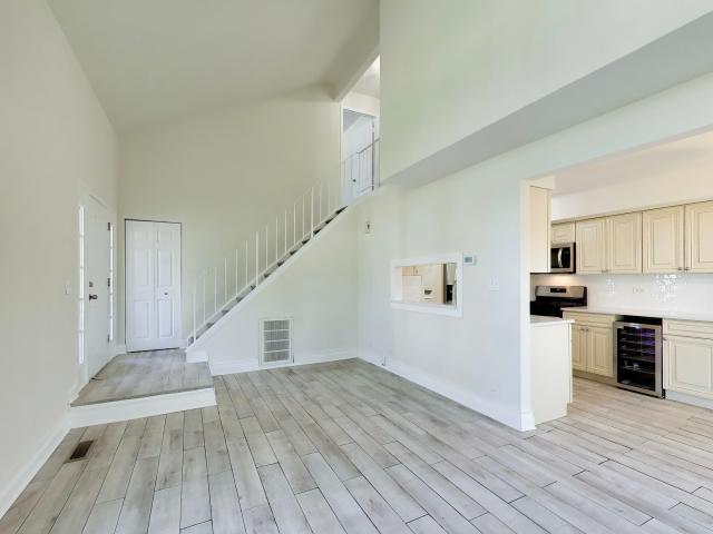 Townhouse for sale in Streamwood, Illinois