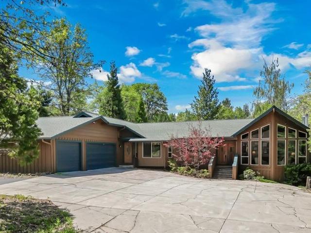 House for sale in Mount Shasta, Siskiyou County