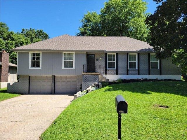 House for sale in Blue Springs, Missouri