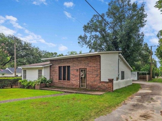 House for sale in Gilchrist, Texas