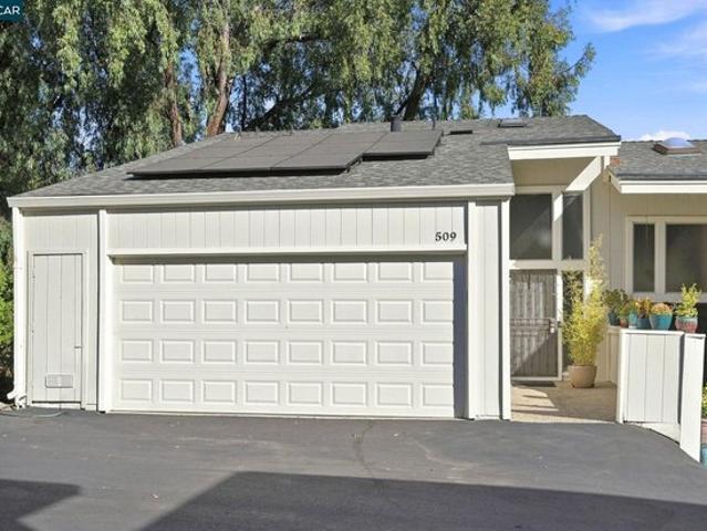 Townhouse for sale in Pleasant Hill, California