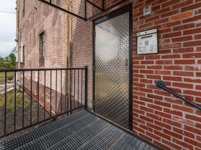 Condo for sale in Springfield