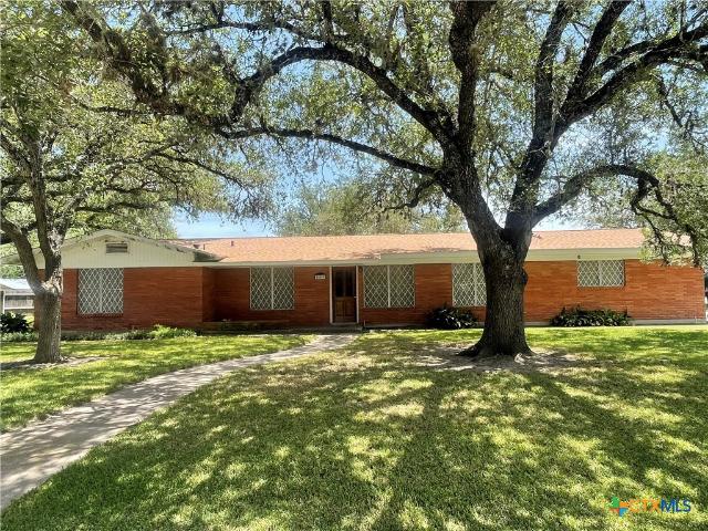 House for sale in Cuero
