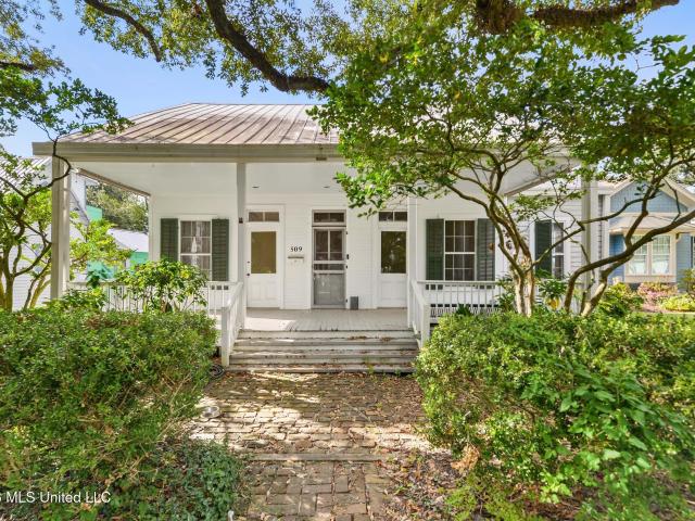 House for sale in Ocean Springs, Mississippi
