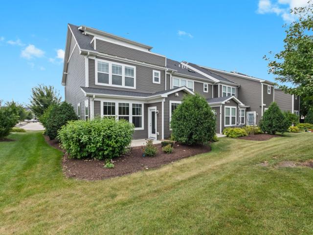 Townhouse for sale in Aurora, Illinois