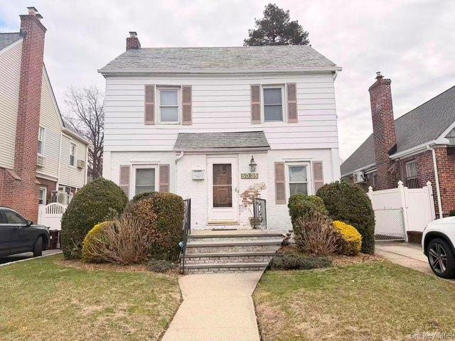 House for sale in Queens, Arverne