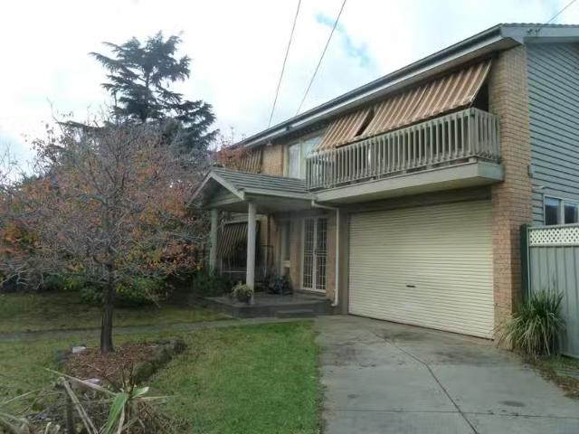 House for rent in Avondale Heights, Victoria