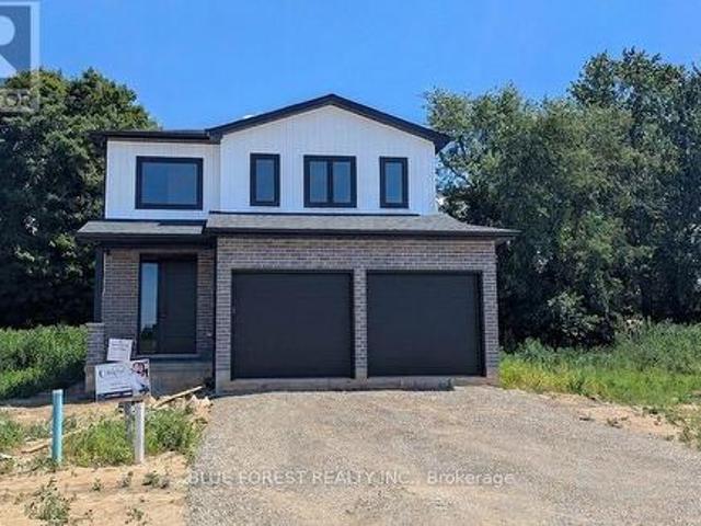 House for sale in Strathroy-caradoc, Ontario