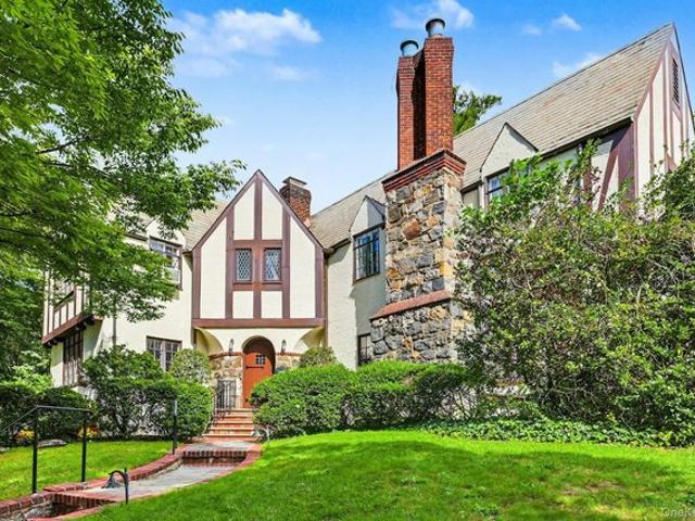 House for sale in Plandome Estates, Manhasset