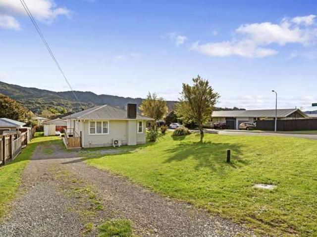 House for sale in Days Bay, Wellington