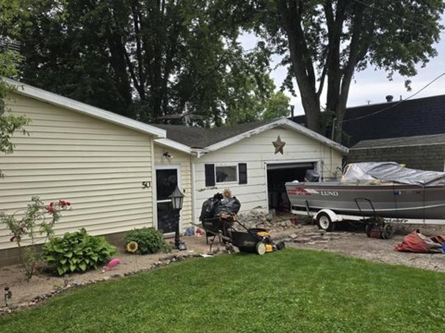House for sale in Leesburg, Indiana