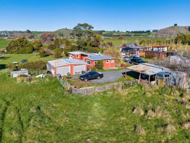 Property for sale in Marlborough