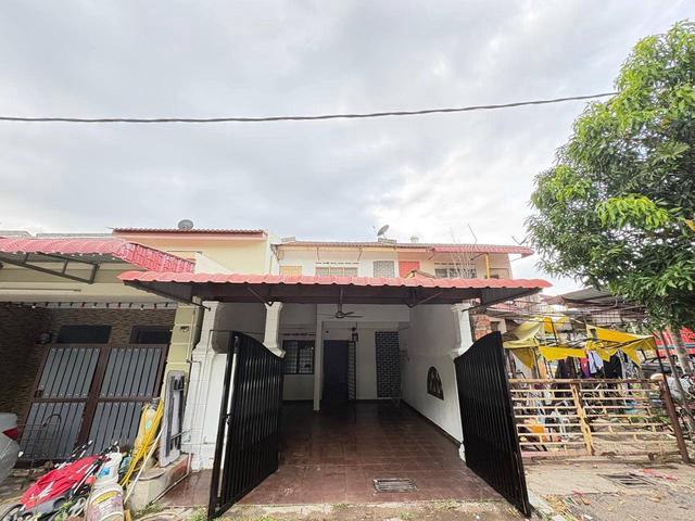 Terraced House for sale in Malaka