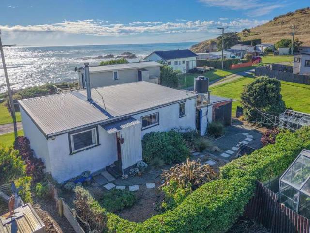 House for sale in Otakou