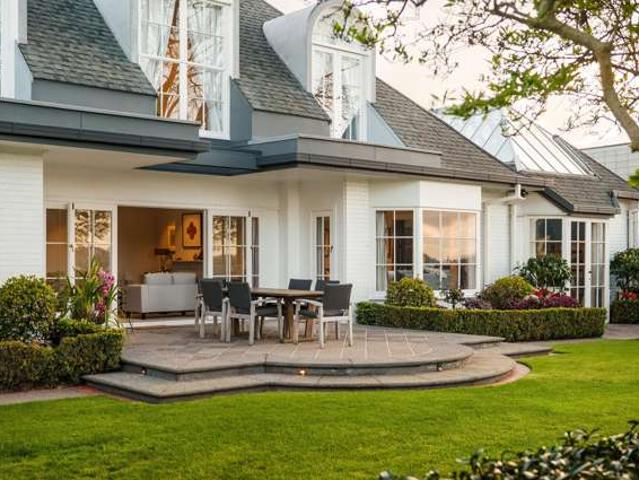 House for sale in Hamilton Lake, Hamilton City
